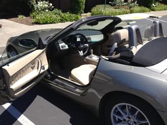 2004 BMW Z4 2.5i Roadster (Convertible) (only 54K miles) - USD 13,000 1
