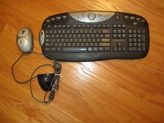 Logitech 2.1 speakers, wireless kb+mouse, SW: TOR Collector's Edition 3