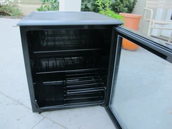 Beer/ wine fridge, mint condition 3