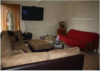 $1200 Room available for rent available NOW (menlo park) 2