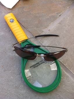 Magnifying glass with compass 1