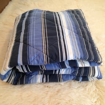 twin size patterned quilt for sale $15 2