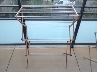 *Foldable clothes drying rack in VERY GOOD condition** 2