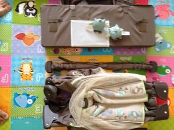 Baby travel crib Graco. ($40) 2