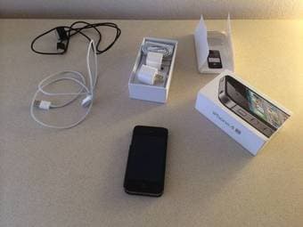 iPhone 4S 32gb/jailbroken/unlocked 1