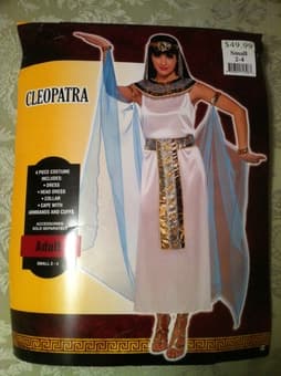 Halloween costumes: Cleopatra, Ramses II and Cesar 1