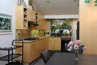 Posting for a friend: House Share/bedroom to rent in great location 1