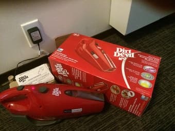 Cordless Vaccum Cleaner (good for car carpet) 2