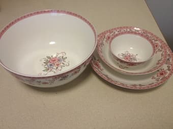 [moving sale] dish ware set for 20$ 1