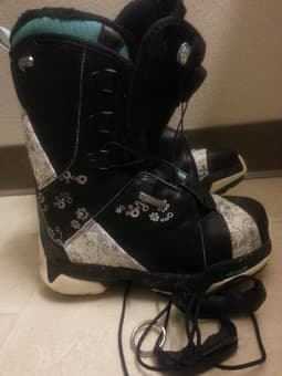Women size 5 Salomon snowboard shoes, $15 1