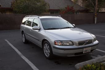 2001 Volvo V70 2.4T: $3800 (moving sale) 1