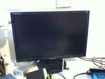 19" SCREEN for $30 1