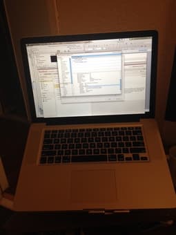 Macbook Pro 17" core 2 duo 2.66 GHz (unibody) dedicated graphics card 1