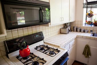 Private Cottage – Walk to Stanford 3