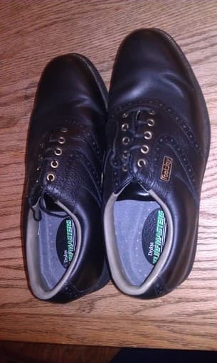 Men's golf shoes - size 8 1