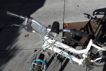 Woman/Girl's mountain bicycle - SELLING TO THE HIGHEST BIDDER 3