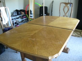 Moving sale: excellent dinner table $140(+4 chairs free) 1