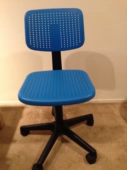 Moving sale: Almost new IKEA Kid' s learning table and chair 1
