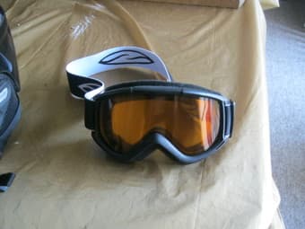 Skiing goggles $20 or best offer 1