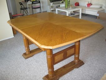 Large fodable dinner table $100 or best offer 1