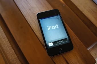 4th generation retina display iPod Touch 32 gb for $90 2