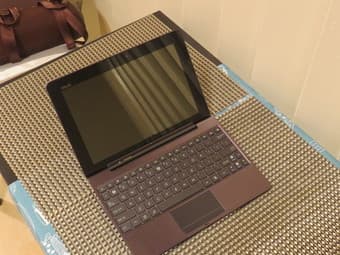 Asus Transformer Pad Infinity TF700 - w/ case, microSD 64GB, dock 2
