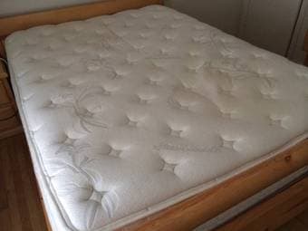Luxurious Airloom Pillow-Top Queen Mattress and Box 2