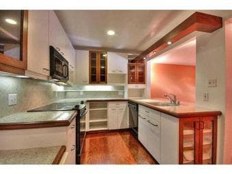 Looking for 2 roommates to share great 3BR2BA apt close to SU campus 1