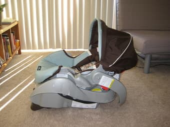 Infant Car Seat - Graco Snugride Classic Connect - Little Hoot $55 1