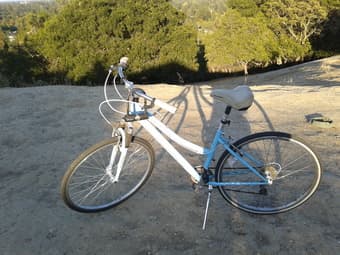 women´s bike with helmet and lock 120$ 1