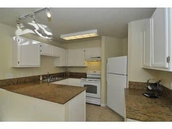 furnished room - Looking for an Awesome Housemate 1