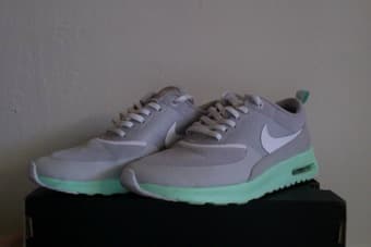 70$ for new Nike AIR max Thea, women size 6.5 2