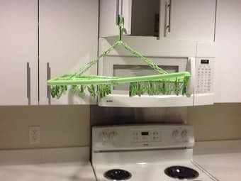 HANGING CLOTHES DRYING RACK $5 1