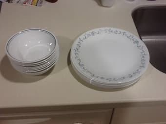 CORELLE PLATES / BOWLS SET OF EIGHT $35 or best offer 1