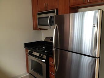 Housemate wanted for bedroom in 2br / 1ba apartment in Menlo Park 3
