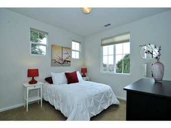 $1550 / 160ft² - Semi-Furnished House Share with Sunny Room 2