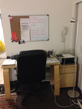 DESK WITH DRAWER UNIT ON CASTERS AND CHAIR 1