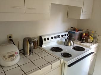 1BR sublet W/ Queen Bed in 2BR apartment in EV |$950/Month| Male 3