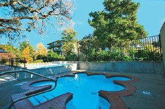 Luxury 1BR Apt on Sand Hill Dr PRICE IS $260 PER NIGHT 3