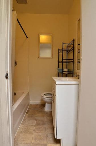 Fremont One-Bedroom Unit Available Now--400 sqt, $1050 including all U 2
