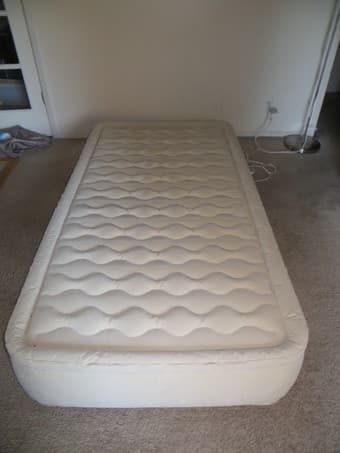 Aerobed - inflatable mattress + bed memory foam 1