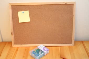 Bulletin board + Pencil cup 1
