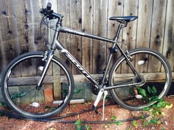 Selling Scott Metrix 30 hybrid road bike 1