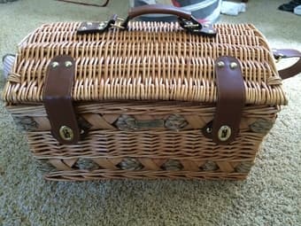 Deluxe picnic basket complete with all utensils - great for summer! 2