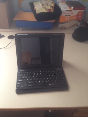 32GB Black Apple Ipad G4 & Kensington Keyfolio Case - $500 1