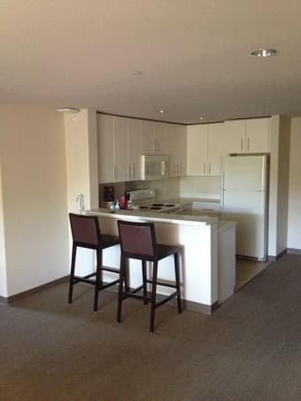 Room available in 2 Bedroom/2 Bathroom Munger Apt. -- $100 DISCOUNT!! 3