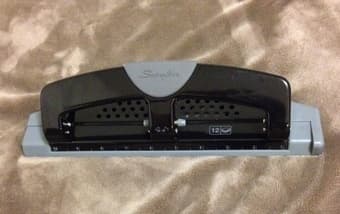 Swingline hole punch 1