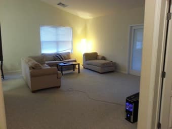 Large Bedroom in Spacious Apt - 950/mo 2