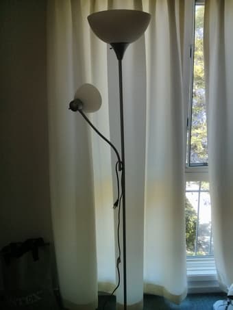 Moving out sale (Standing lamp, table lamp, speakers and hotpot!) 2