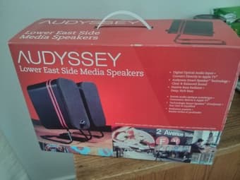 Moving out sale (Standing lamp, table lamp, speakers and hotpot!) 3